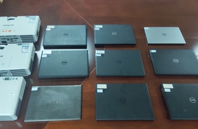 笔记本电脑九台及液晶投影仪三台